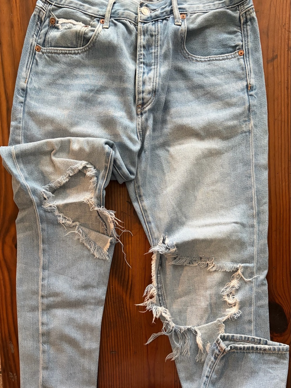 American Eagle Outfitters Light Blue Distressed Women's Mom Jeans